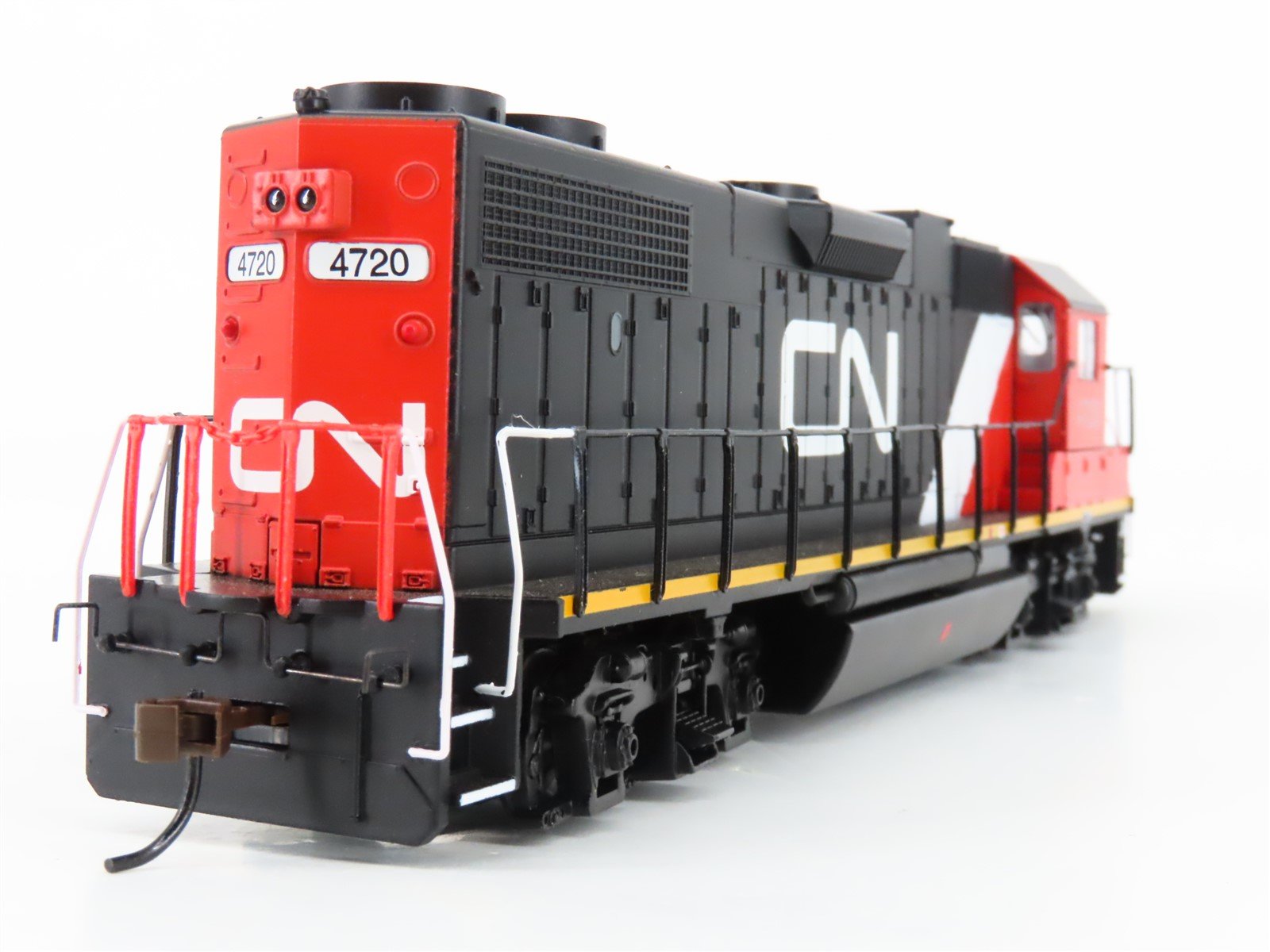 HO Scale Bachmann 61717 CN Canadian National GP38-2 Diesel Locomotive #4720