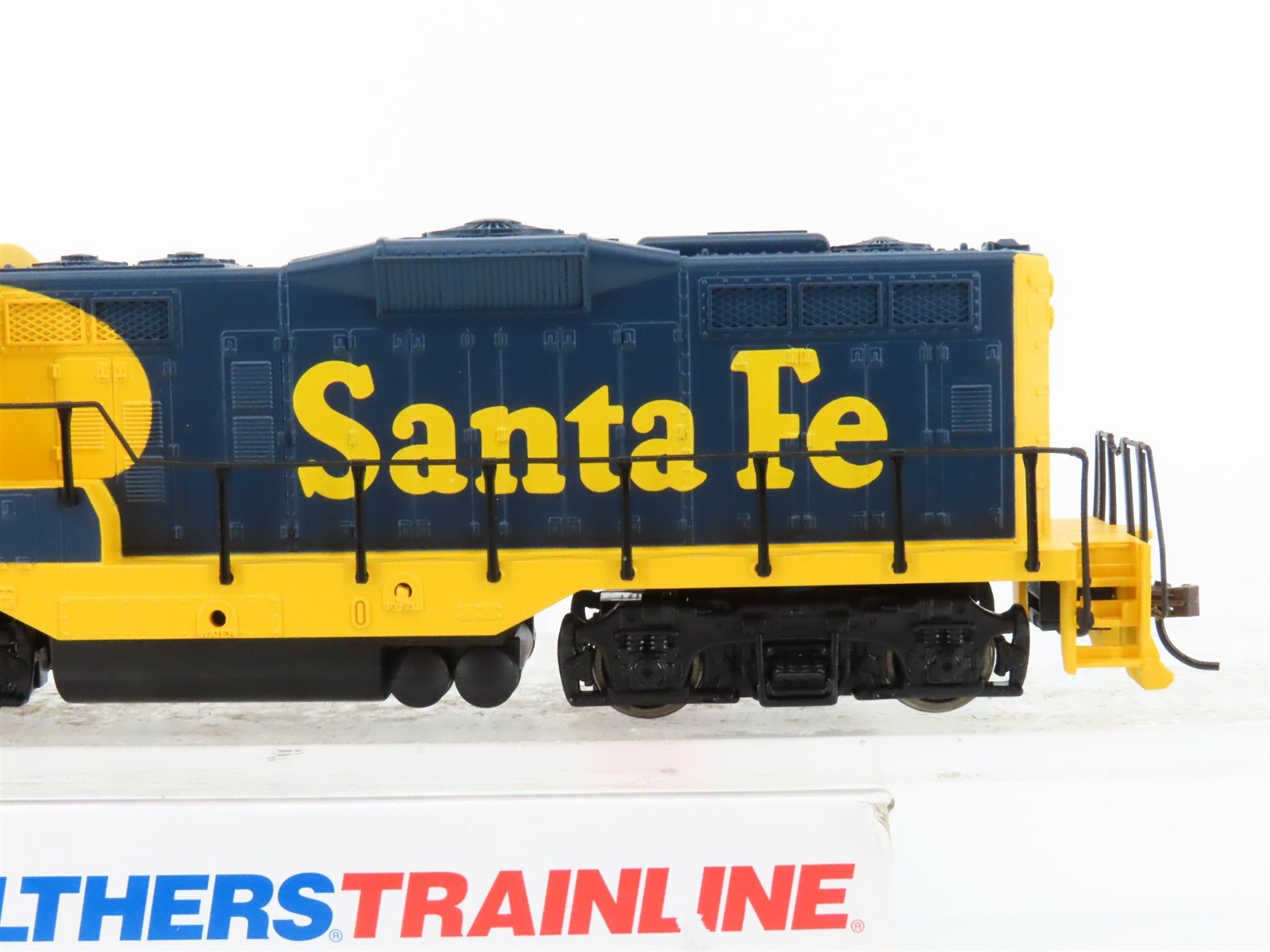 HO Scale Walthers Trainline 931-103 ATSF Santa Fe GP9M Diesel Loco #2050
