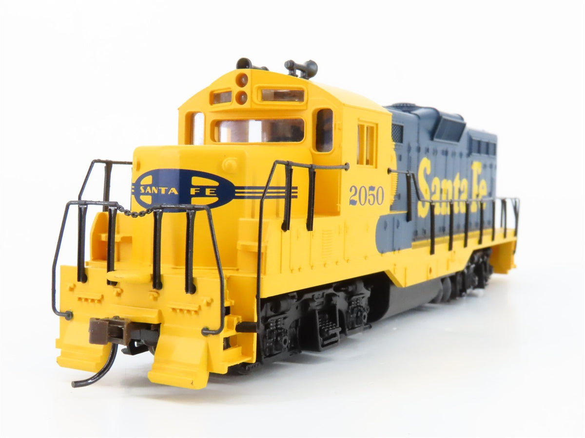 HO Scale Walthers Trainline 931-103 ATSF Santa Fe GP9M Diesel Loco #2050