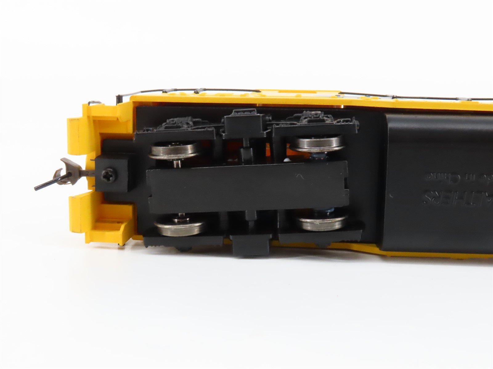 HO Scale Walthers Trainline 931-103 ATSF Santa Fe GP9M Diesel Loco #2050