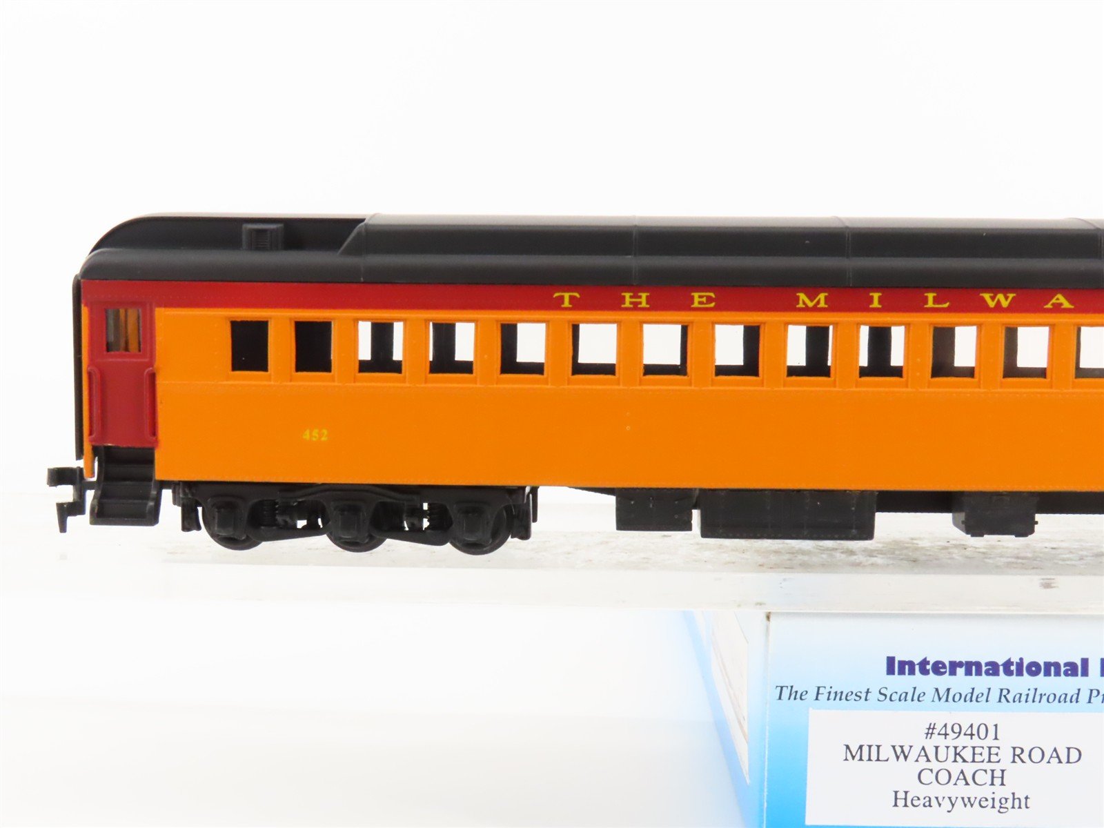 HO Scale IHC Premier 49401 MILW Milwaukee Road Heavyweight Coach Passenger #452