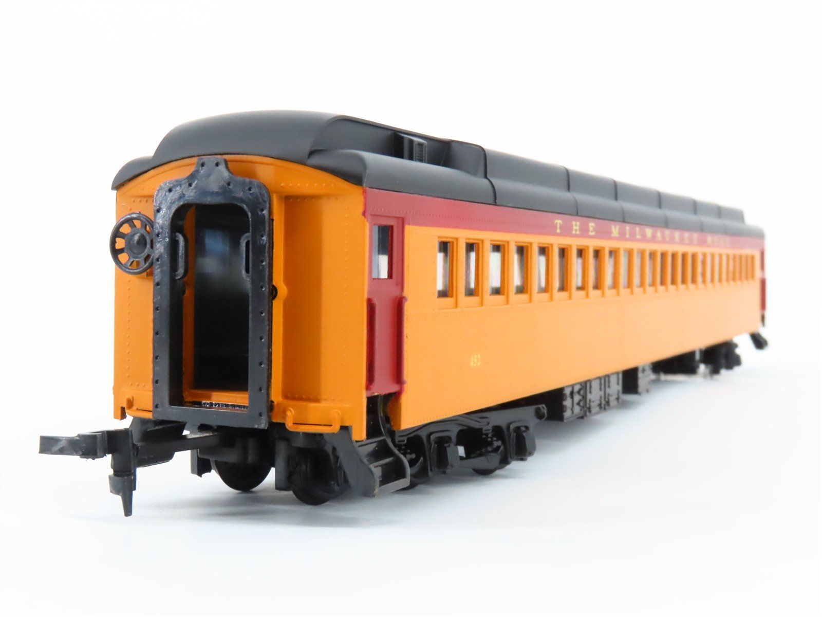HO Scale IHC Premier 49401 MILW Milwaukee Road Heavyweight Coach Passenger #452