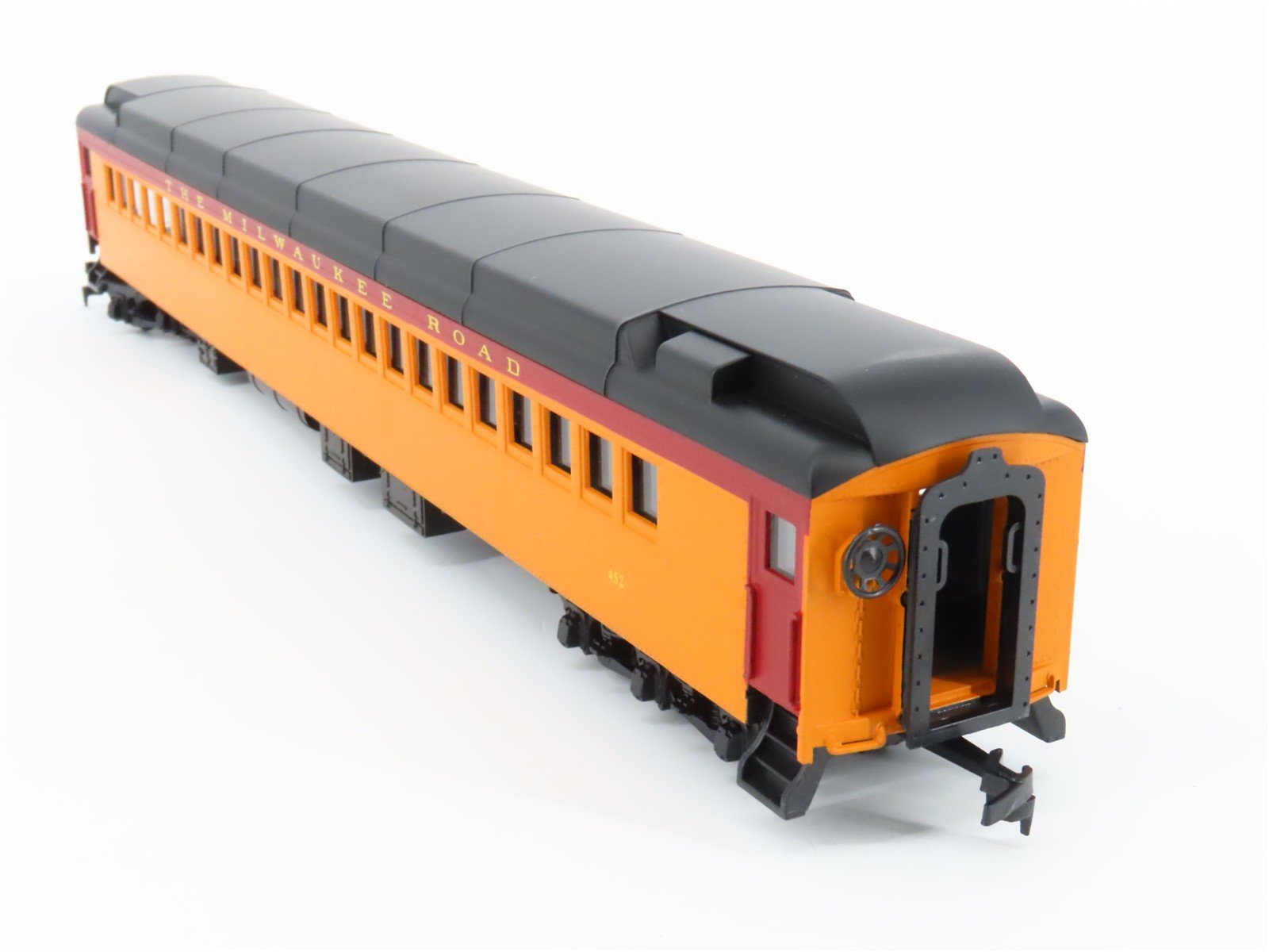 HO Scale IHC Premier 49401 MILW Milwaukee Road Heavyweight Coach Passenger #452