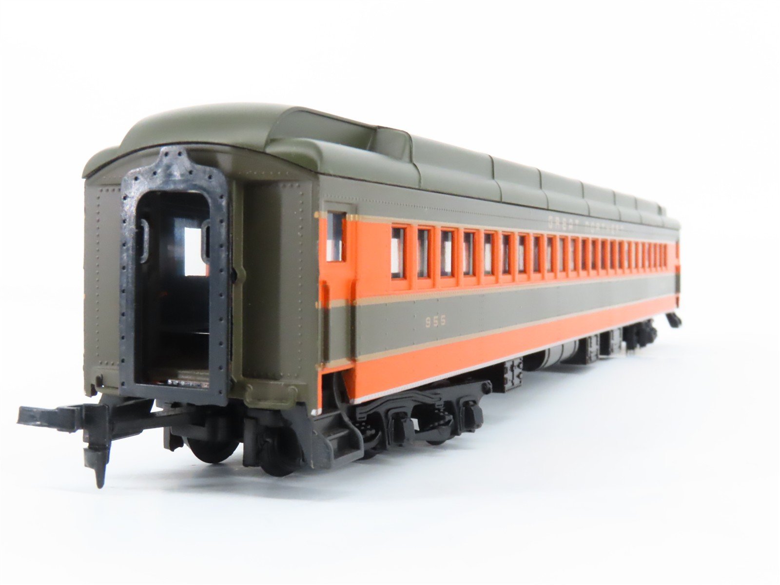 HO Scale IHC Premier 49281 GN Great Northern Heavyweight Coach Passenger #955