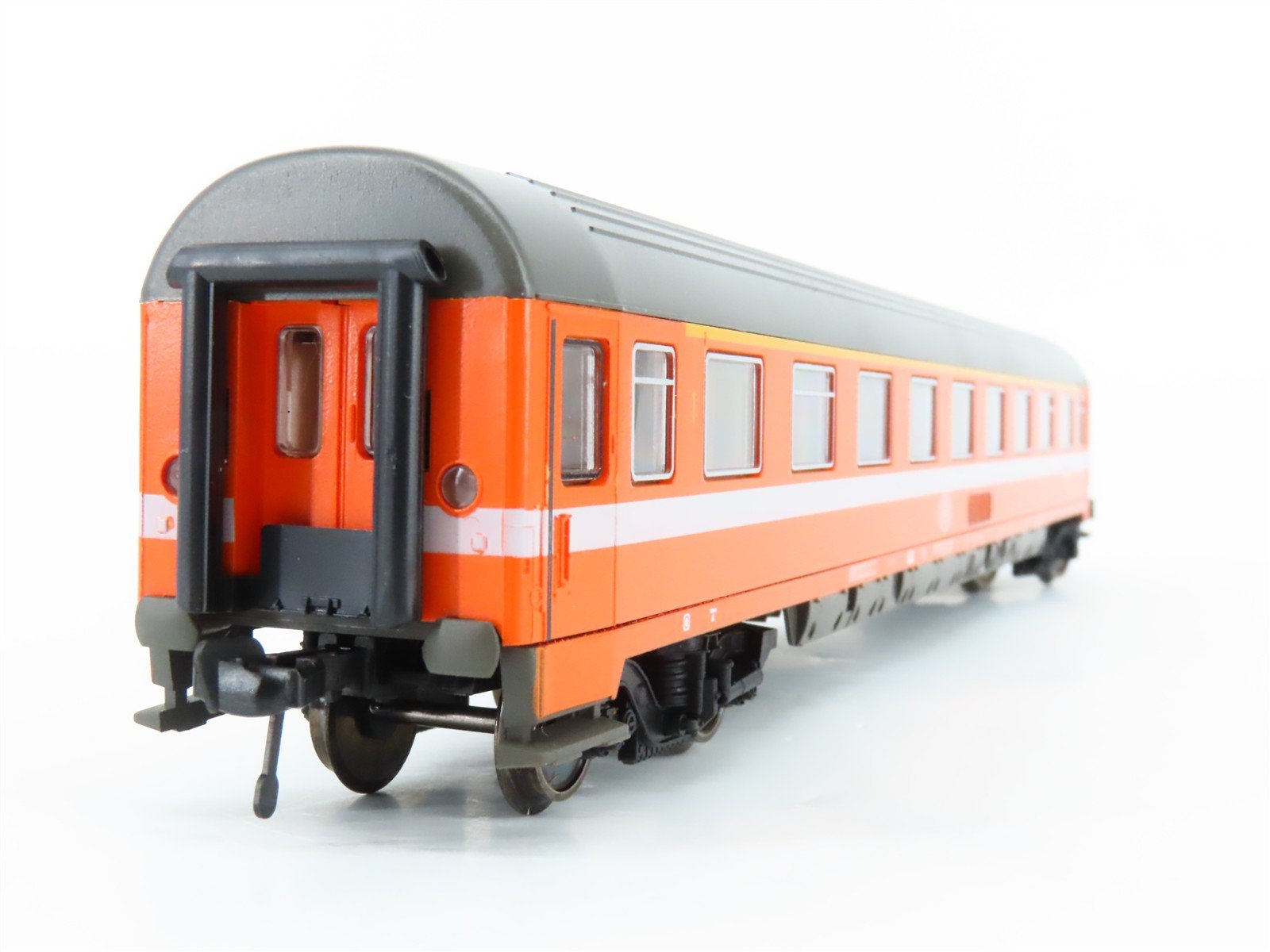 HO Scale Fleischmann 5151 SNCB Belgian 1st Class Corridor Coach Passenger #609-3