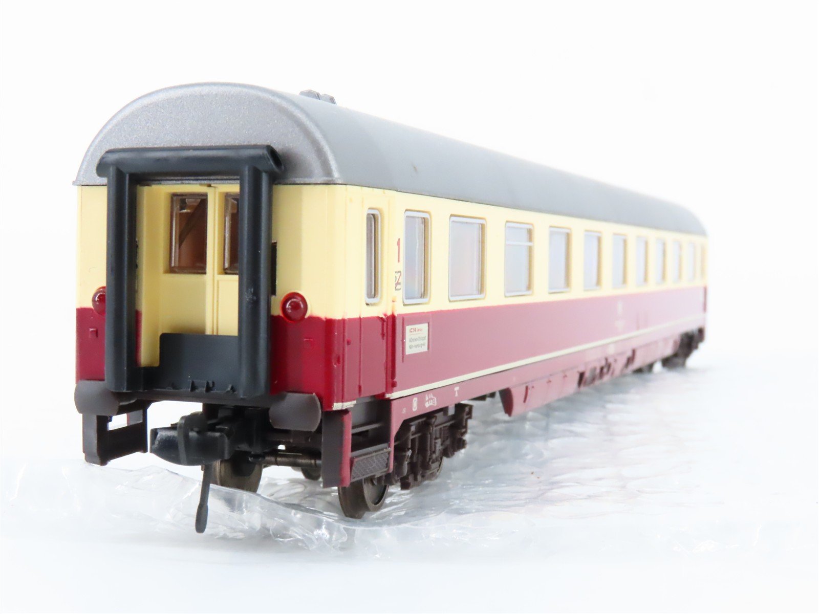 HO Fleischmann 5169 DB Deutsche Bundesbahn 1st Class Corridor Coach Passenger