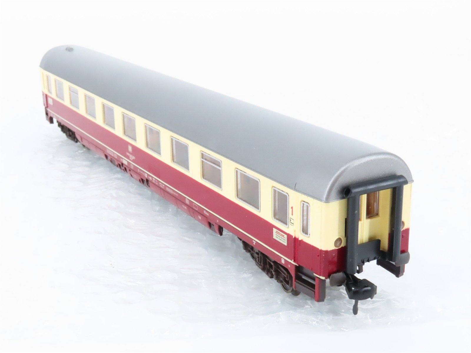 HO Fleischmann 5169 DB Deutsche Bundesbahn 1st Class Corridor Coach Passenger