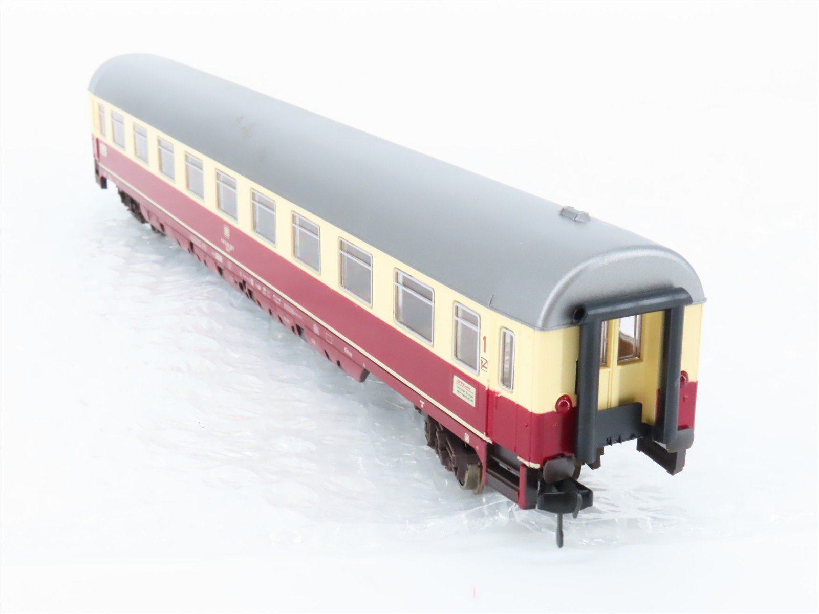 HO Fleischmann 5169 DB Deutsche Bundesbahn 1st Class Corridor Coach Passenger