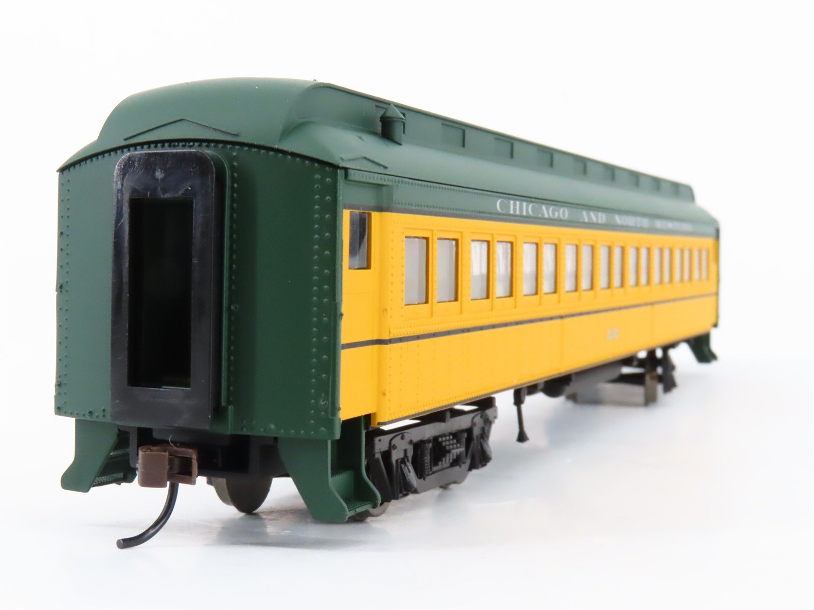 HO Scale Walthers Trainline 931-798 CNW 60' Heavyweight Coach Passenger #3232