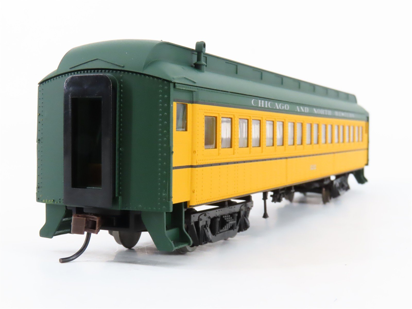 HO Scale Walthers Trainline 931-798 CNW 60' Heavyweight Coach Passenger #3232