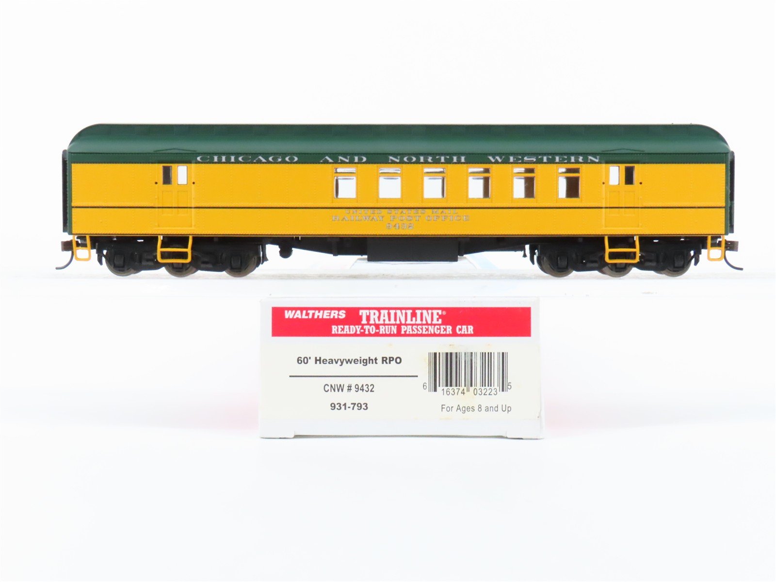 HO Scale Walthers Trainline 931-793 CNW 60' Heavyweight RPO Passenger Car #9432