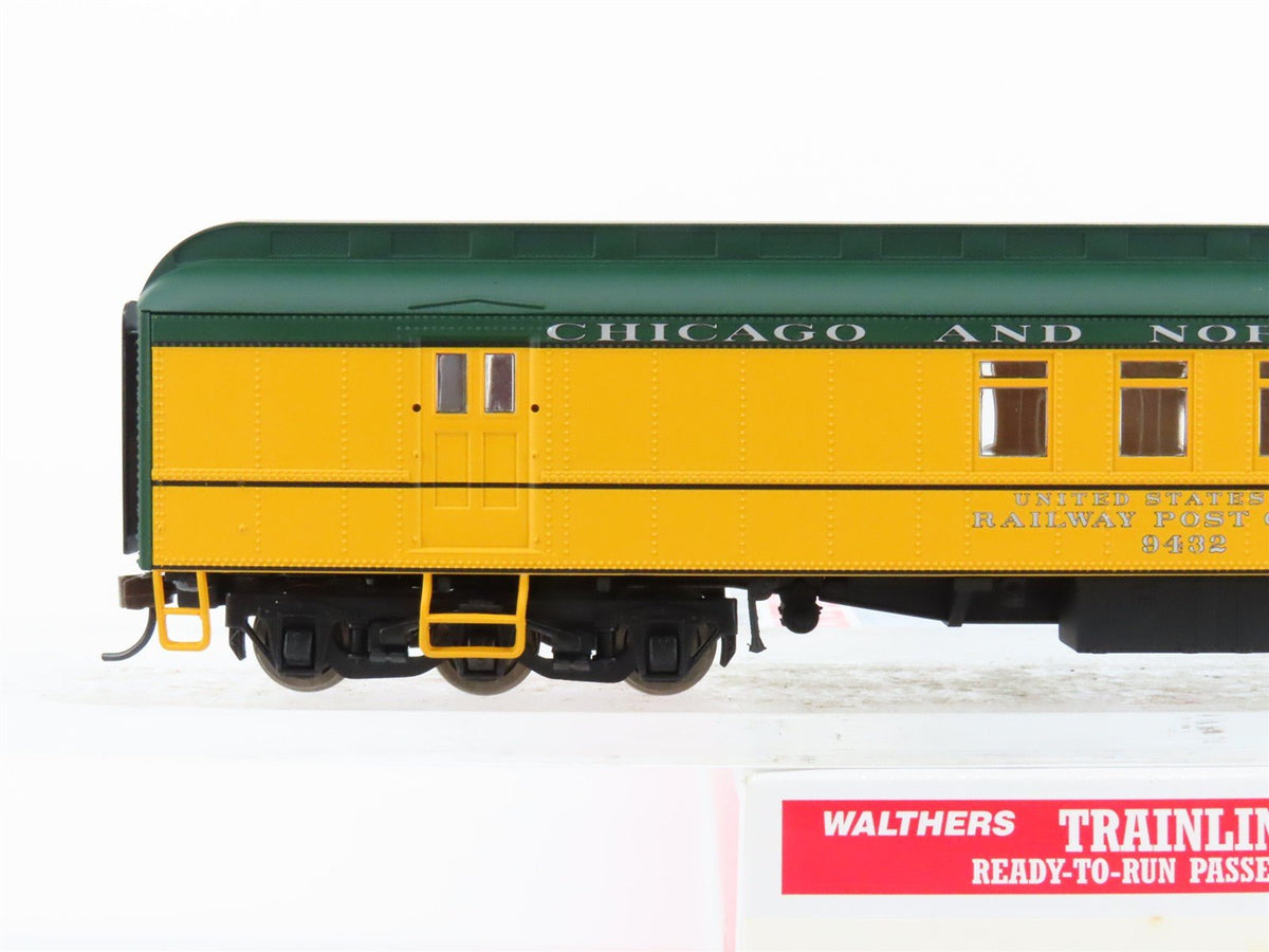 HO Scale Walthers Trainline 931-793 CNW 60&#39; Heavyweight RPO Passenger Car #9432
