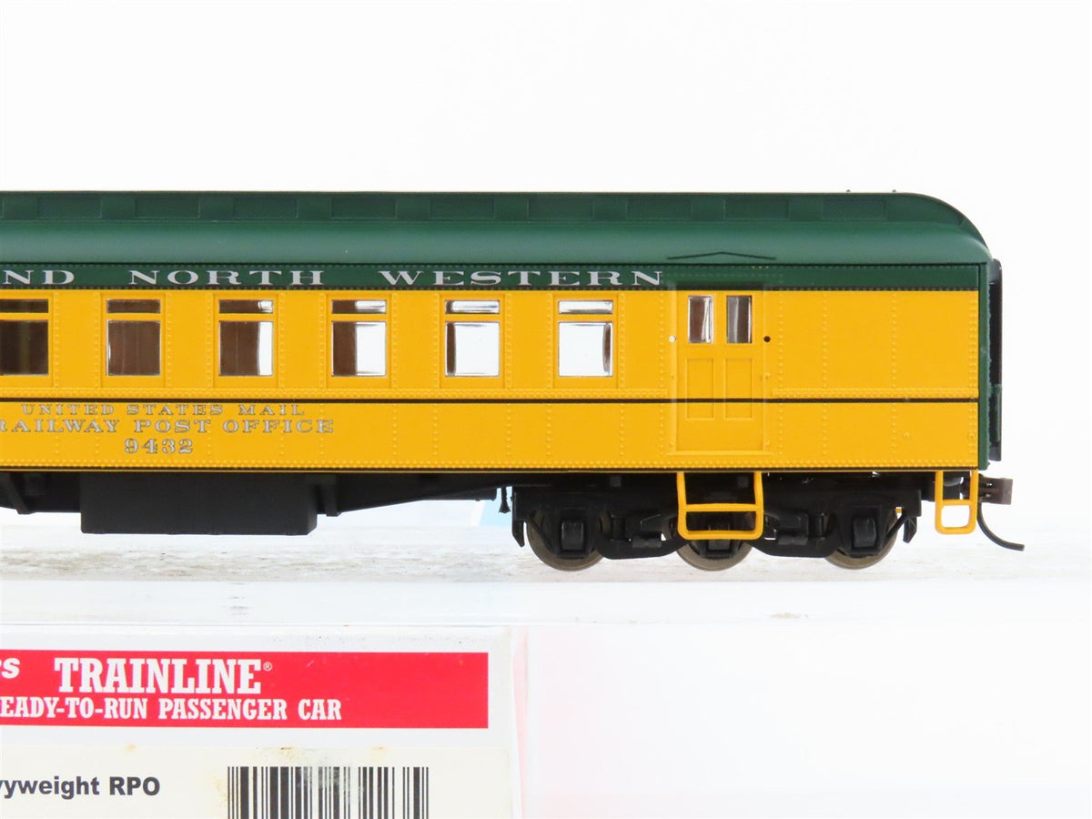 HO Scale Walthers Trainline 931-793 CNW 60&#39; Heavyweight RPO Passenger Car #9432