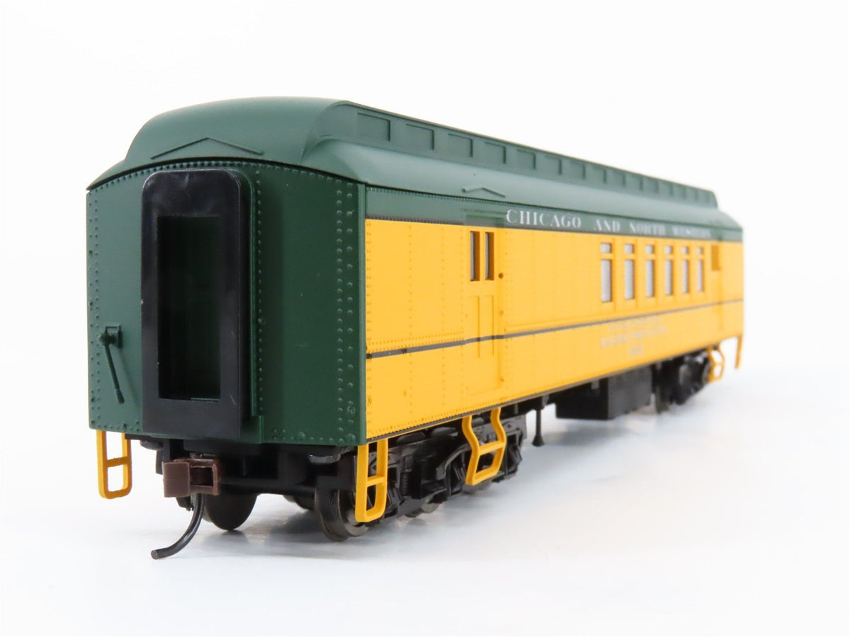 HO Scale Walthers Trainline 931-793 CNW 60&#39; Heavyweight RPO Passenger Car #9432