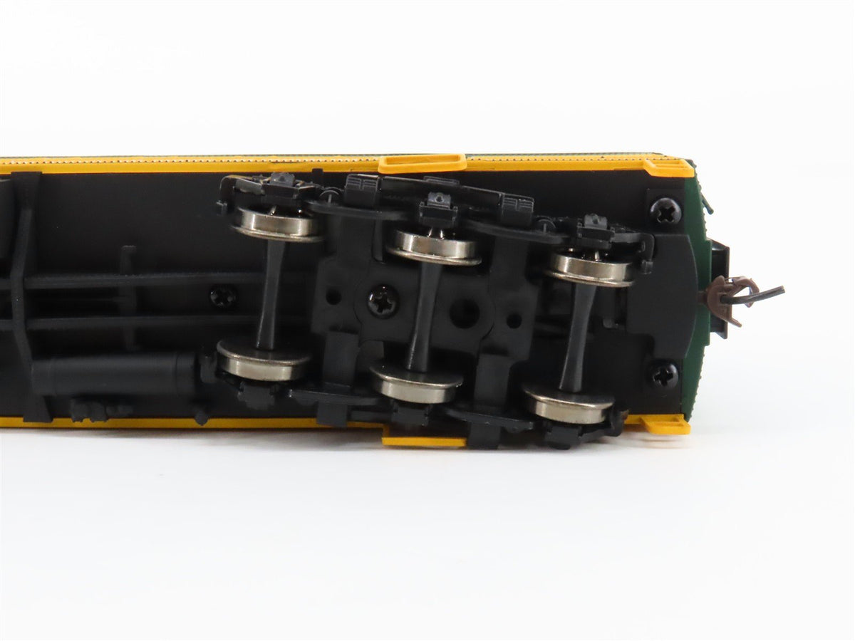 HO Scale Walthers Trainline 931-793 CNW 60&#39; Heavyweight RPO Passenger Car #9432