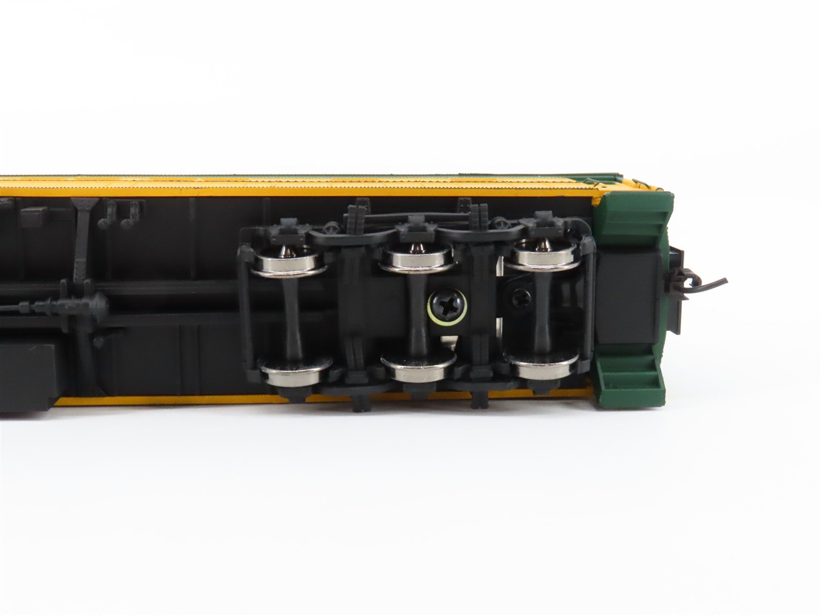 HO Scale Walthers 932-10056 CNW Chicago & North Western 8-1-2 Sleeper Passenger