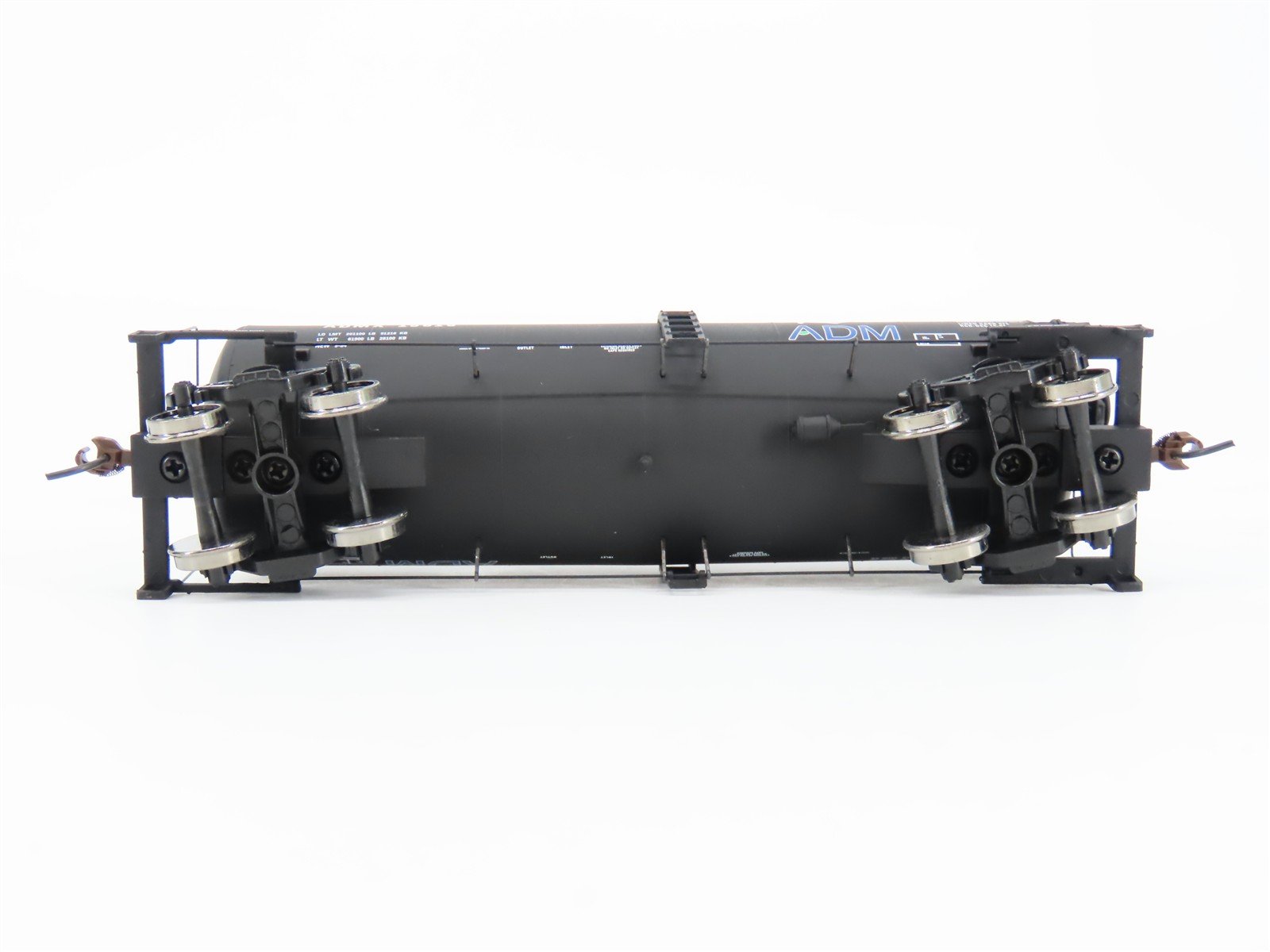 HO Scale Walthers Gold Line 932-7223 ADMX UTLX Funnel Flow Tank Car #15818