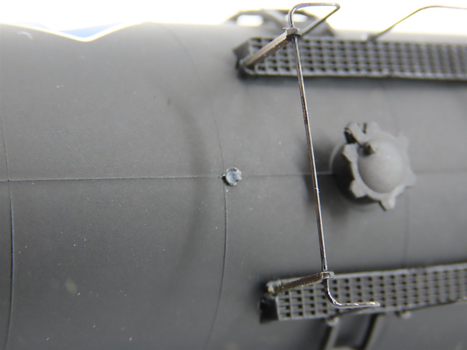 HO Scale Walthers Gold Line 932-7223 ADMX UTLX Funnel Flow Tank Car #15818