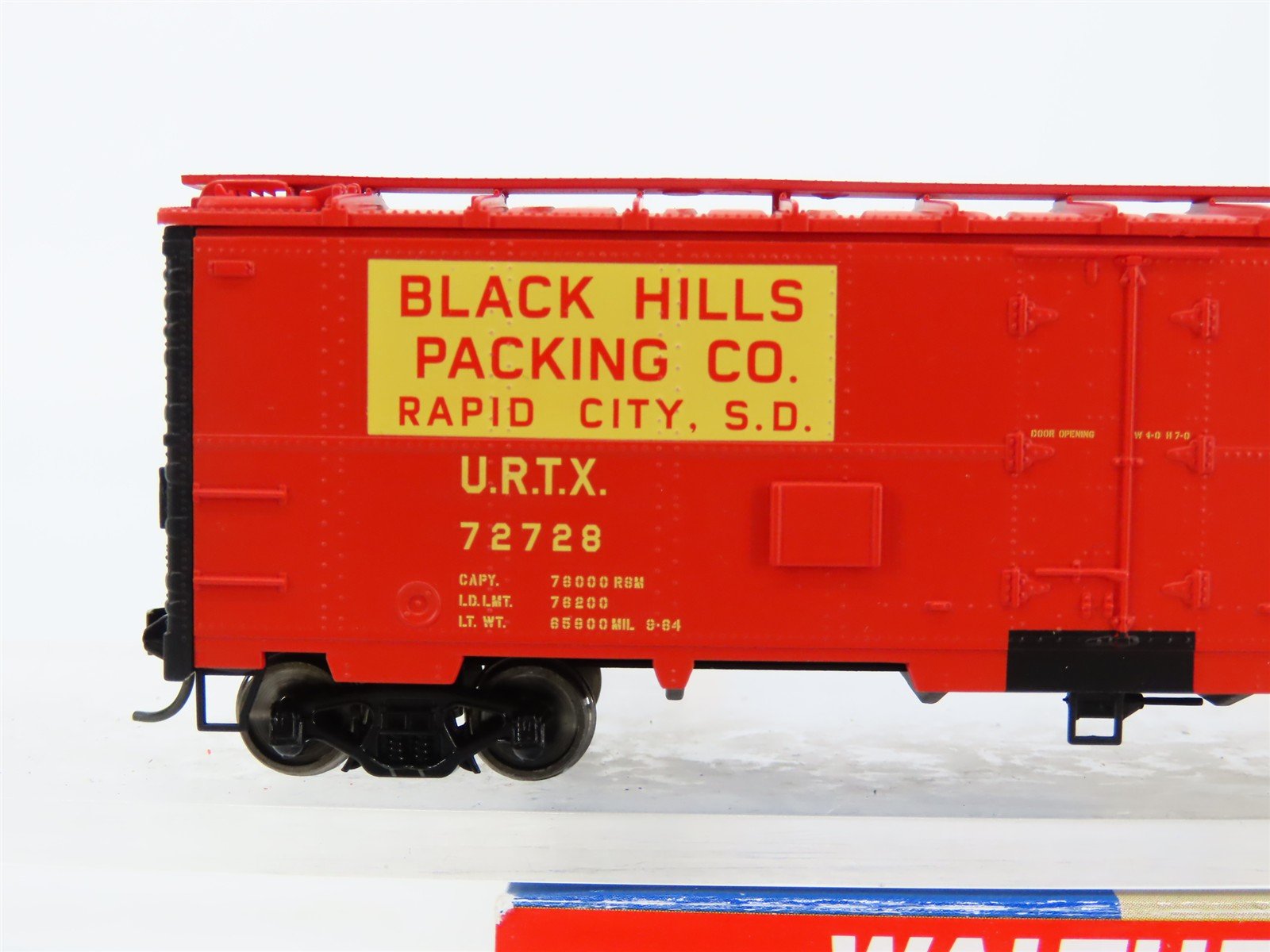 HO Scale Walthers 932-60402 URTX Black Hills 40' Meat Reefer #72728