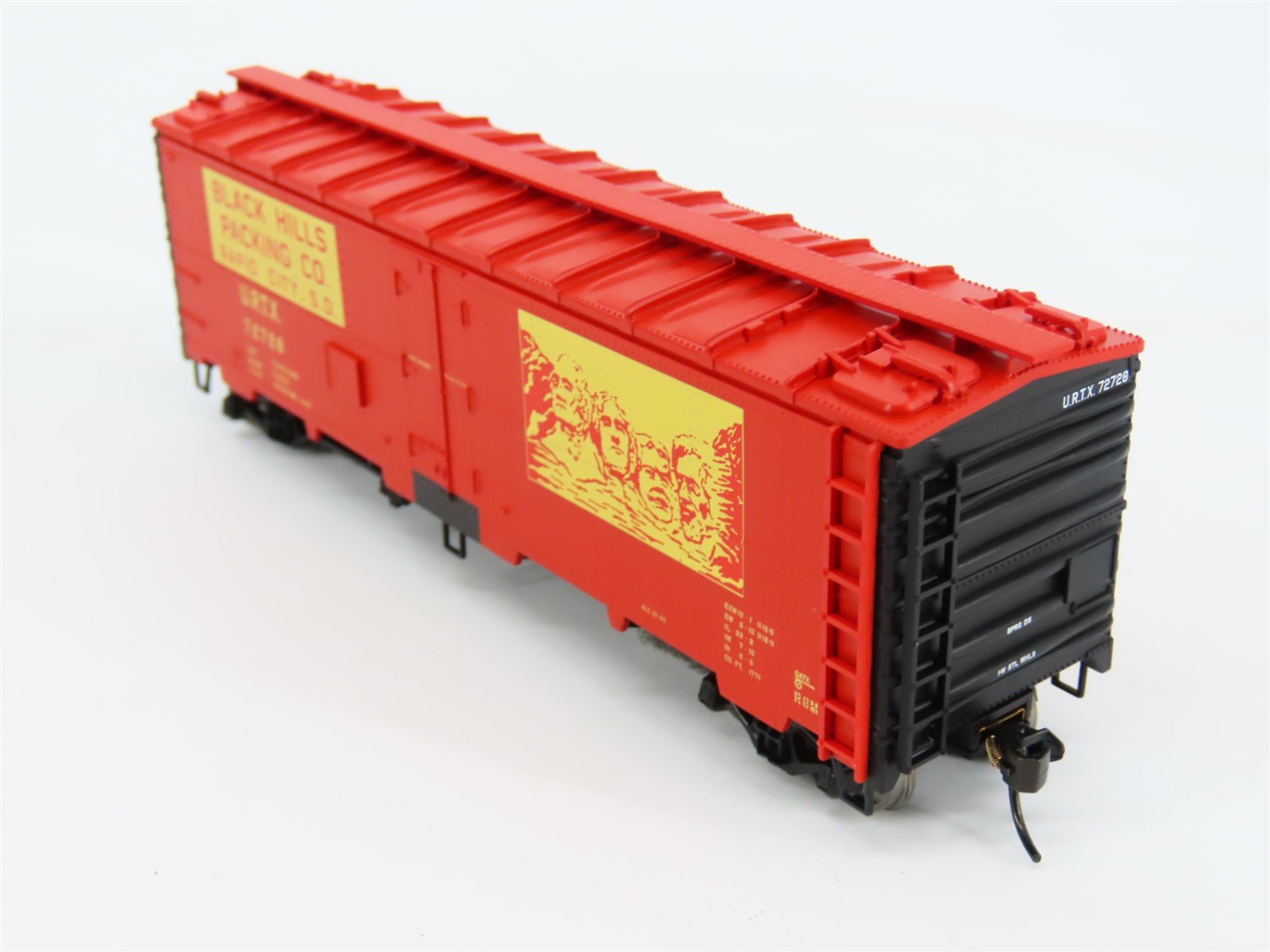 HO Scale Walthers 932-60402 URTX Black Hills 40' Meat Reefer #72728