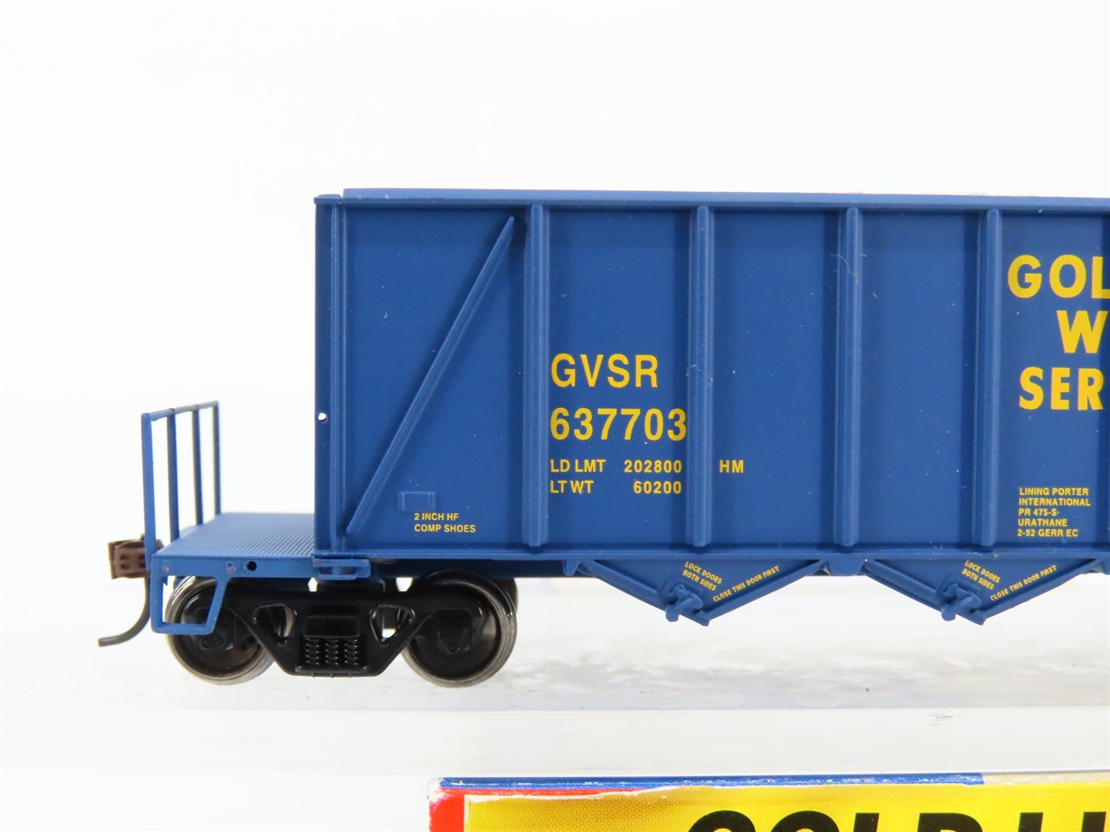 HO Walthers Gold Line 932-7060 GVSR Golden West 40' Ortner Aggregate Car #637703