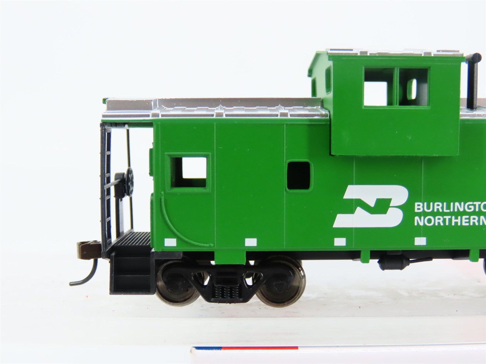 HO Scale Walthers Trainline 931-1501 BN Burlington Northern Caboose #11445