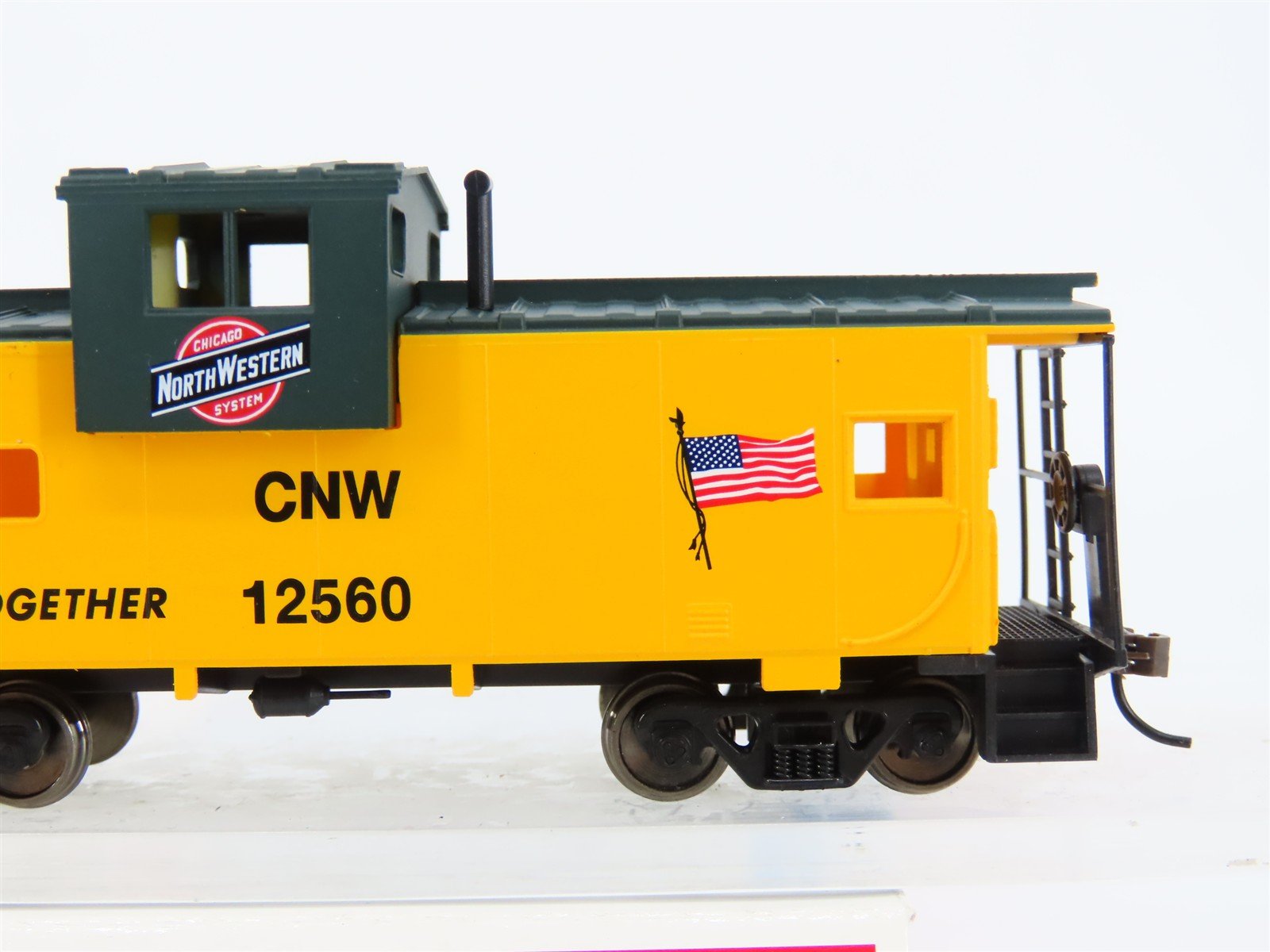 HO Scale Walthers Trainline 931-1510 CNW Chicago North Western Caboose #12560