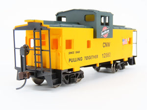 HO Scale Walthers Trainline 931-1510 CNW Chicago North Western Caboose #12560