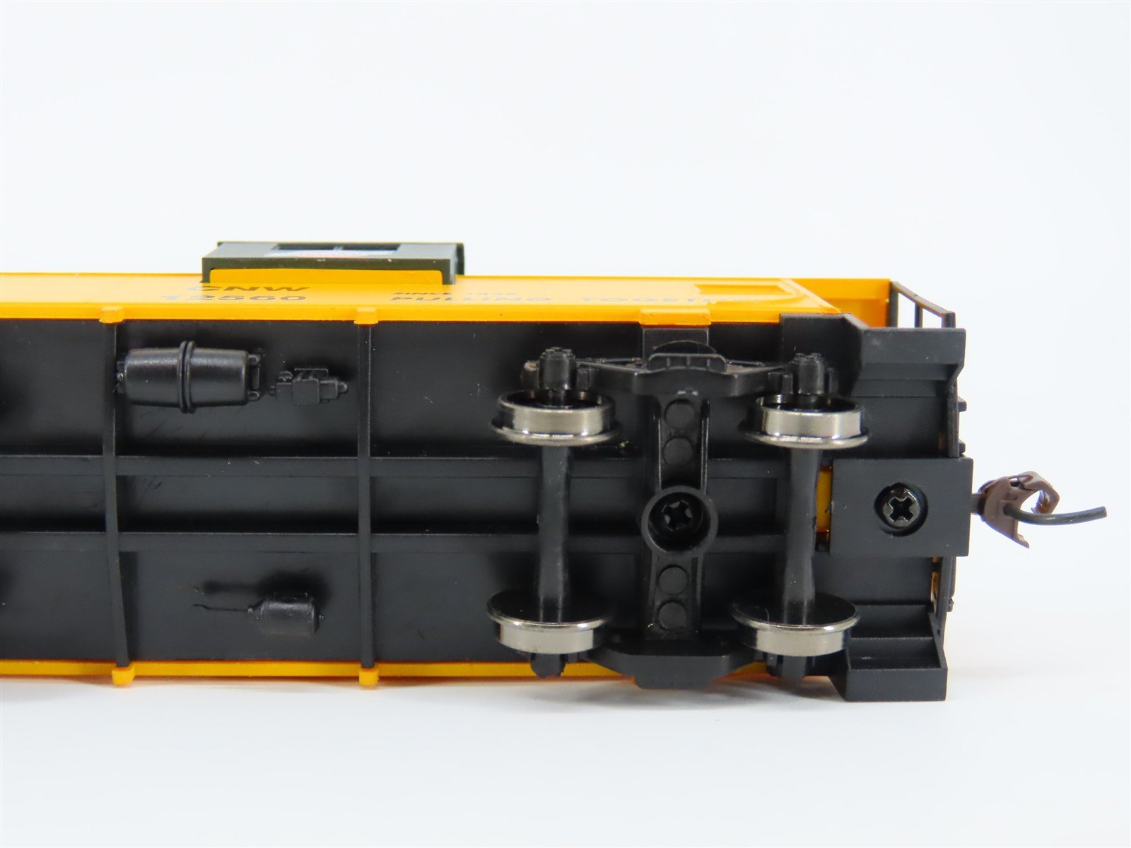 HO Scale Walthers Trainline 931-1510 CNW Chicago North Western Caboose #12560