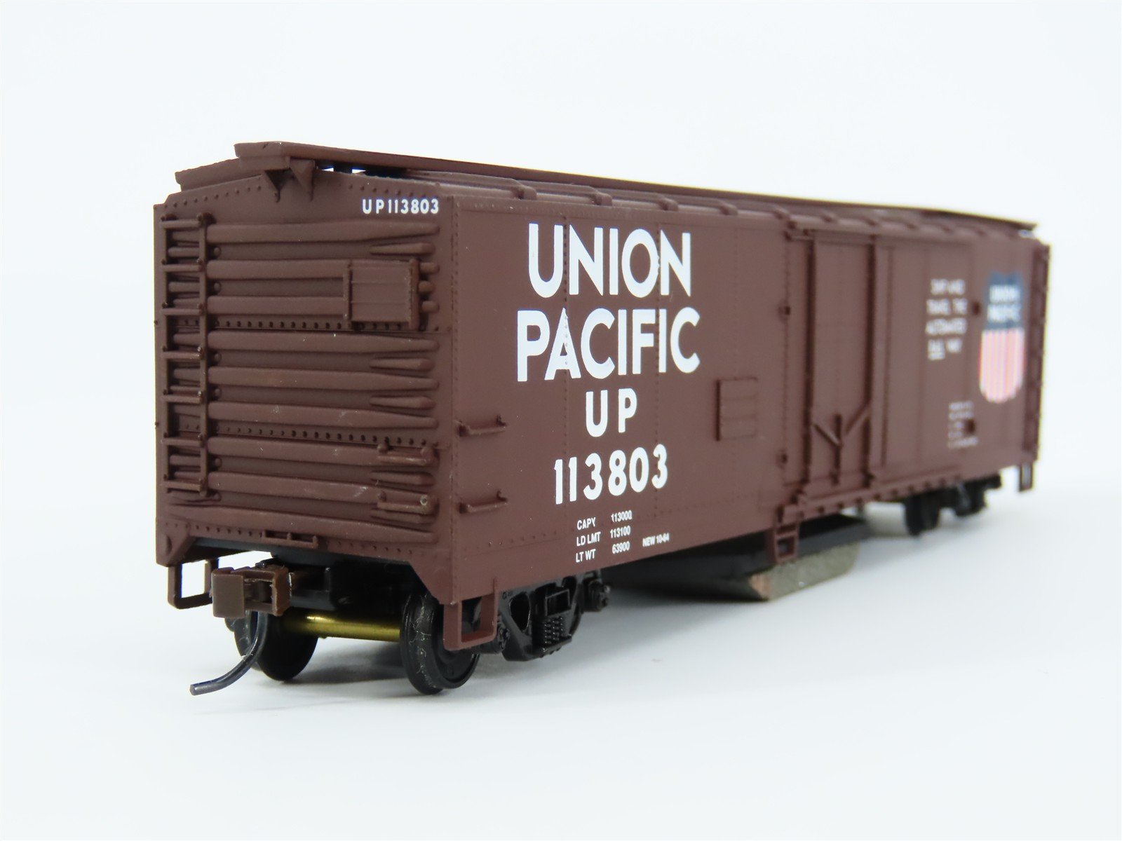 HO Scale Walthers Trainline 931-751 UP Union Pacific Track Cleaning Car #113803