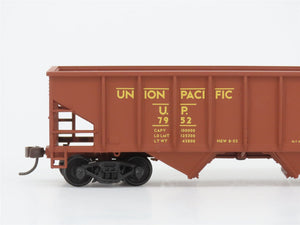 HO Scale Walthers Trainline 931-643 UP Union Pacific Railroad 2-Bay Hopper #7952