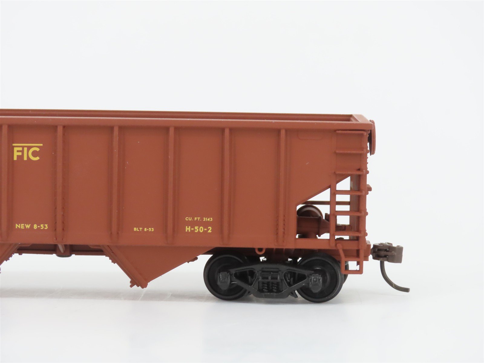 HO Scale Walthers Trainline 931-643 UP Union Pacific Railroad 2-Bay Hopper #7952