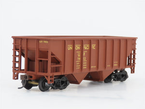 HO Scale Walthers Trainline 931-643 UP Union Pacific Railroad 2-Bay Hopper #7952