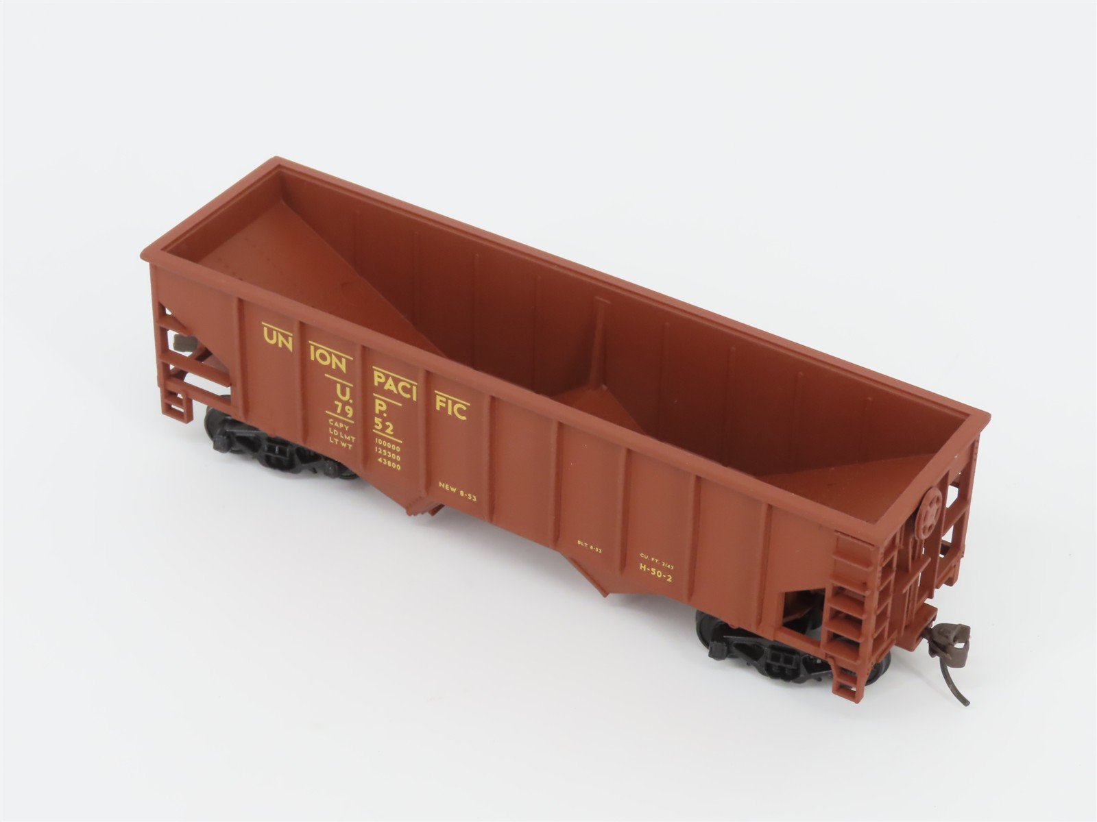 HO Scale Walthers Trainline 931-643 UP Union Pacific Railroad 2-Bay Hopper #7952