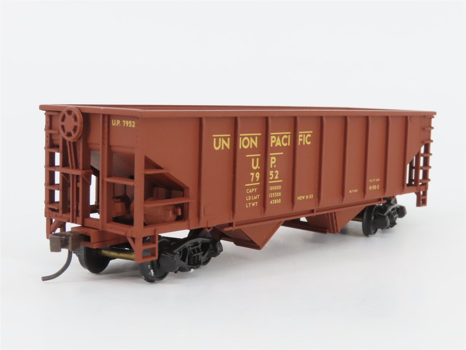HO Scale Walthers Trainline 931-643 UP Union Pacific Railroad 2-Bay Hopper #7952