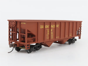 HO Scale Walthers Trainline 931-643 UP Union Pacific Railroad 2-Bay Hopper #7952