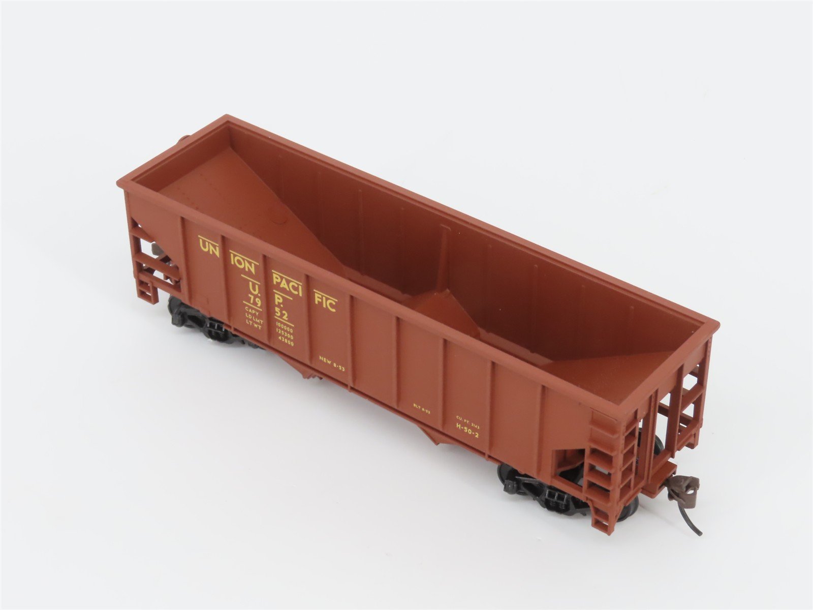 HO Scale Walthers Trainline 931-643 UP Union Pacific Railroad 2-Bay Hopper #7952