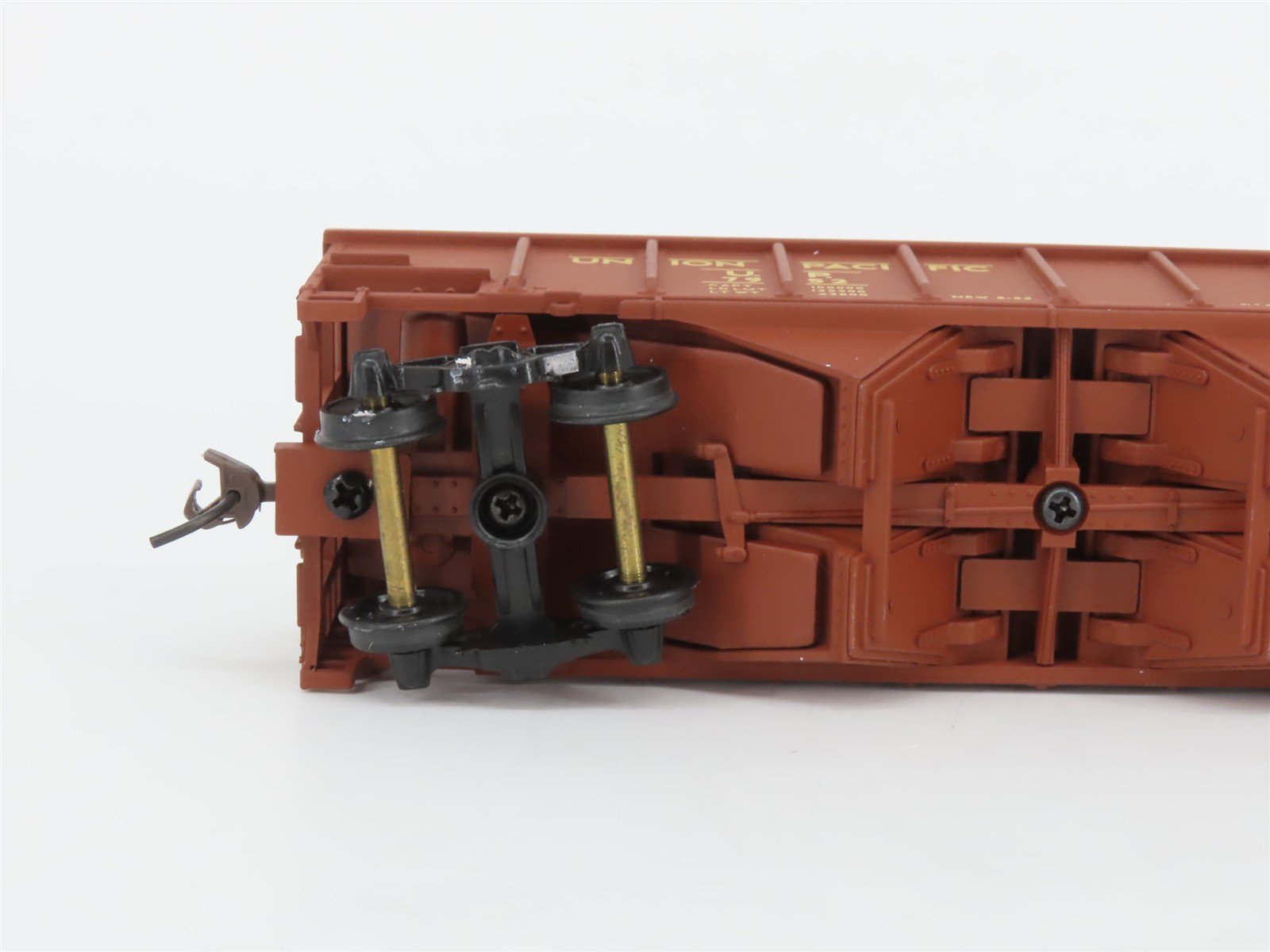 HO Scale Walthers Trainline 931-643 UP Union Pacific Railroad 2-Bay Hopper #7952