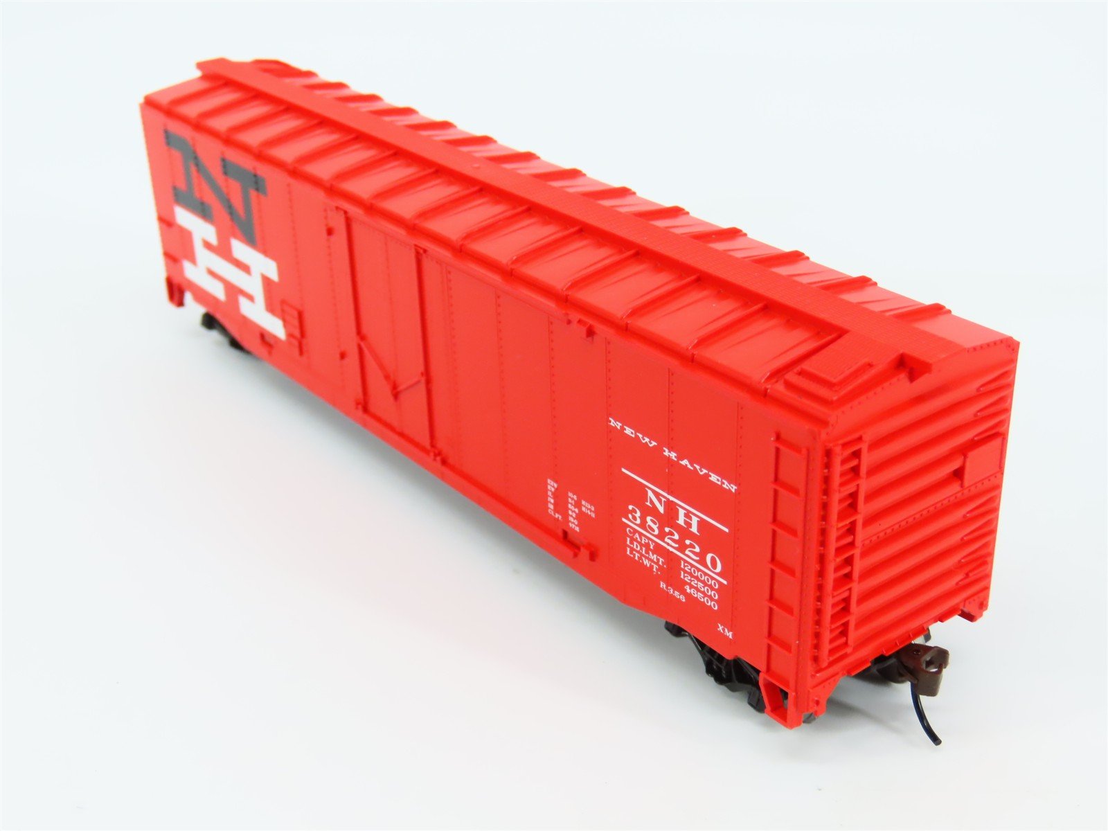 HO Scale Walthers Trainline 931-1406 NH New Haven Plug Door Box Car #38220
