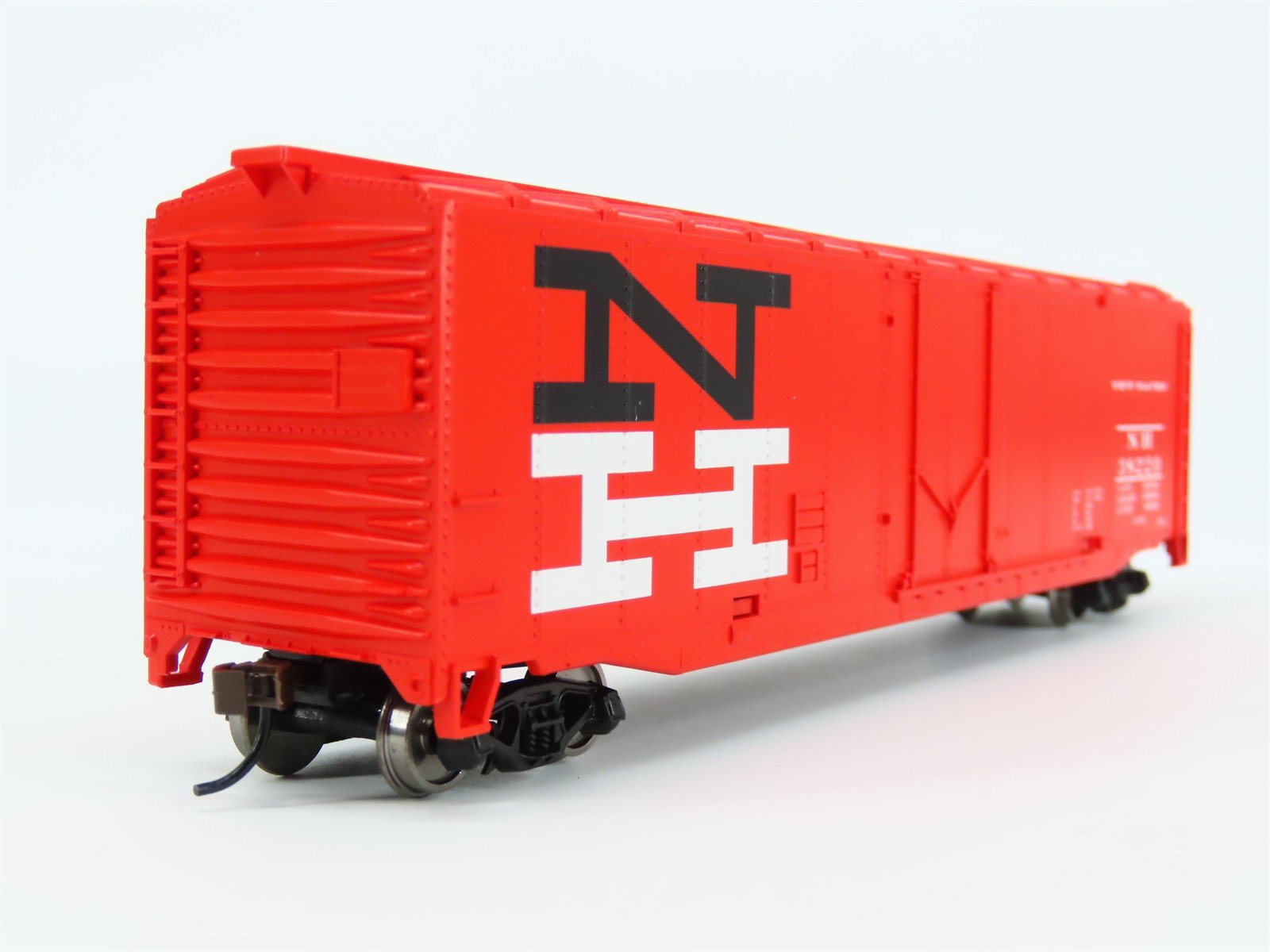HO Scale Walthers Trainline 931-1406 NH New Haven Plug Door Box Car #38220