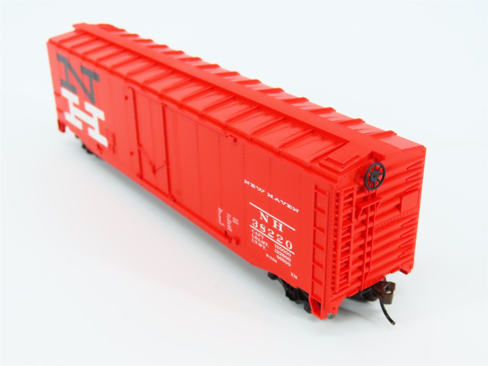 HO Scale Walthers Trainline 931-1406 NH New Haven Plug Door Box Car #38220