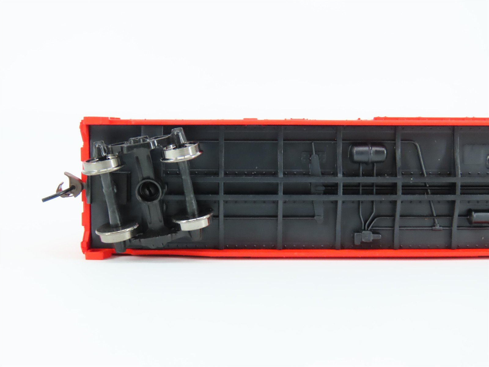 HO Scale Walthers Trainline 931-1406 NH New Haven Plug Door Box Car #38220