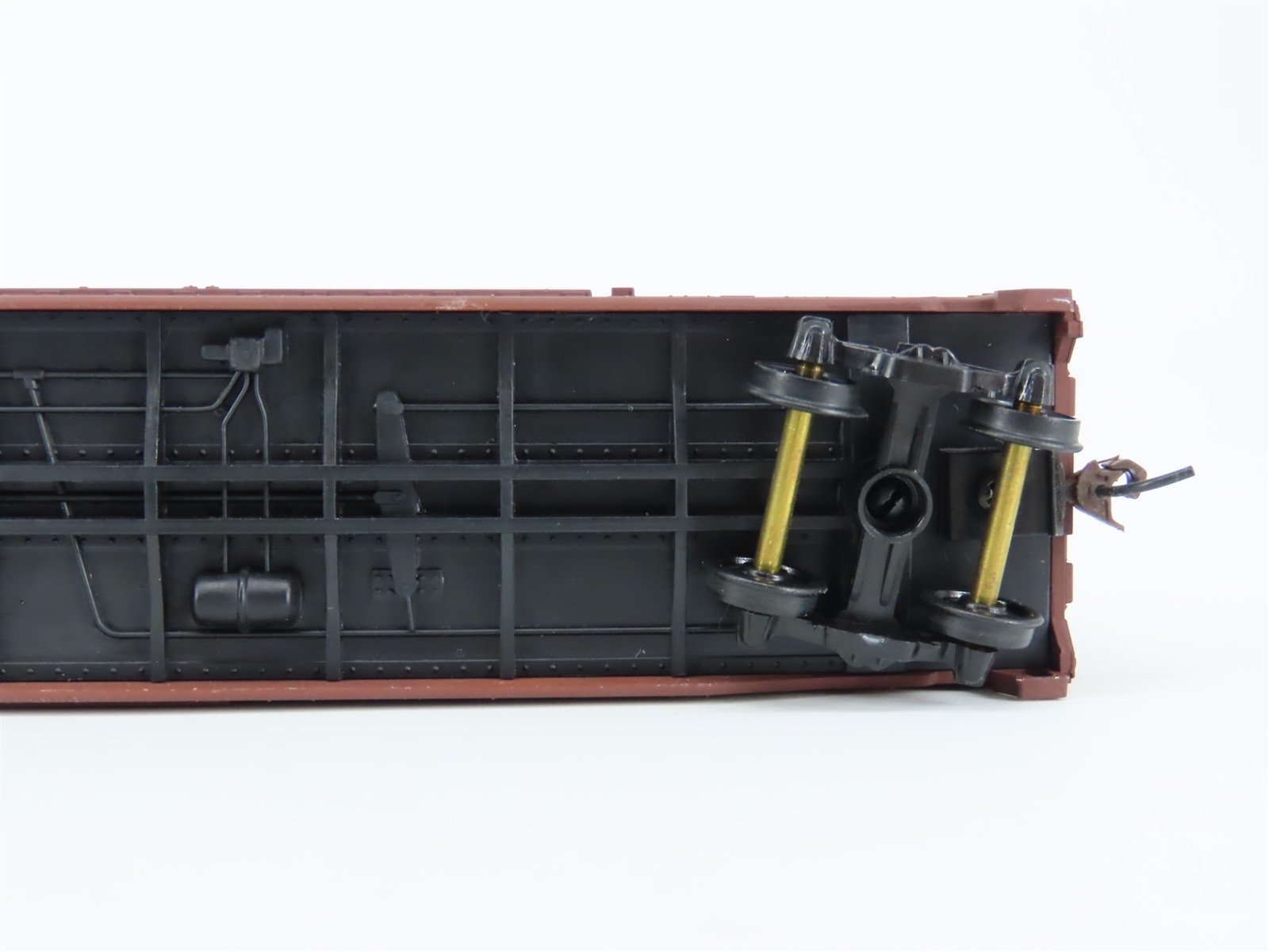 HO Scale Walthers Trainline 931-675 WP Western Pacific Feather Box Car #56057