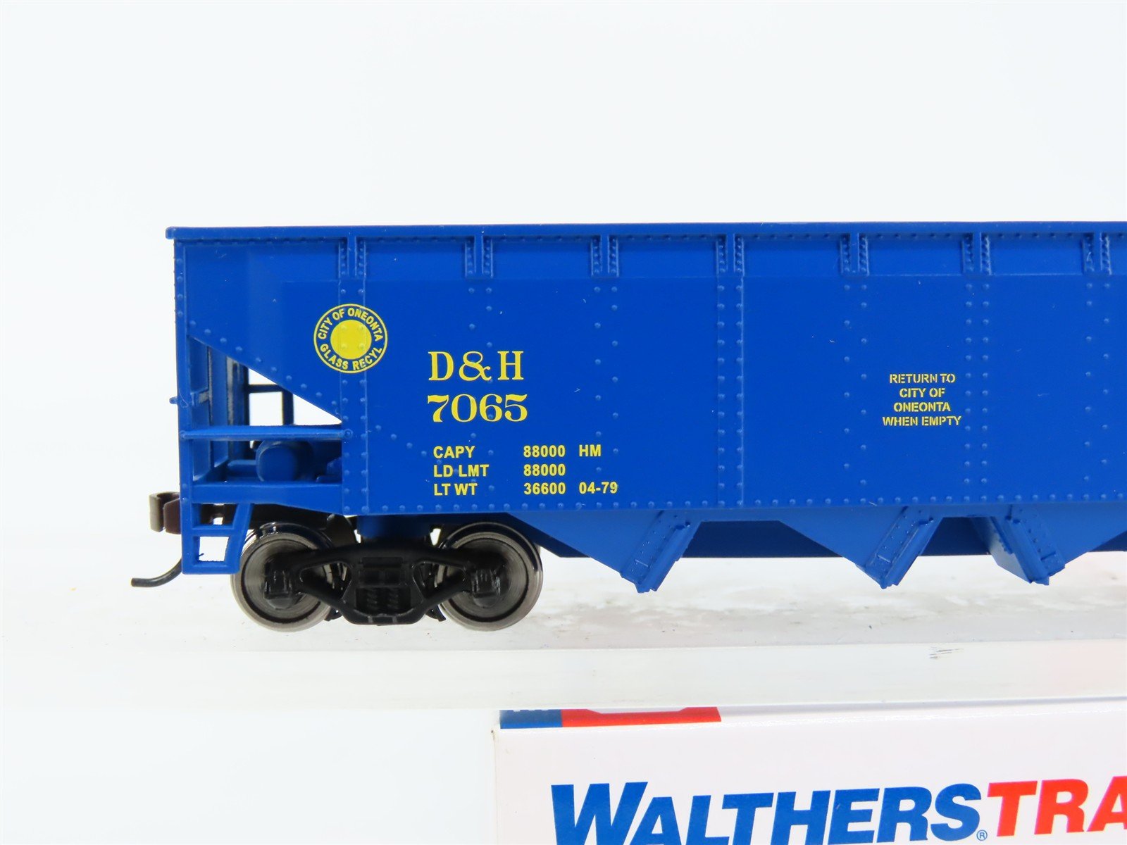 HO Scale Walthers Trainline 931-1420 D&H Delaware & Hudson 4-Bay Hopper #7065
