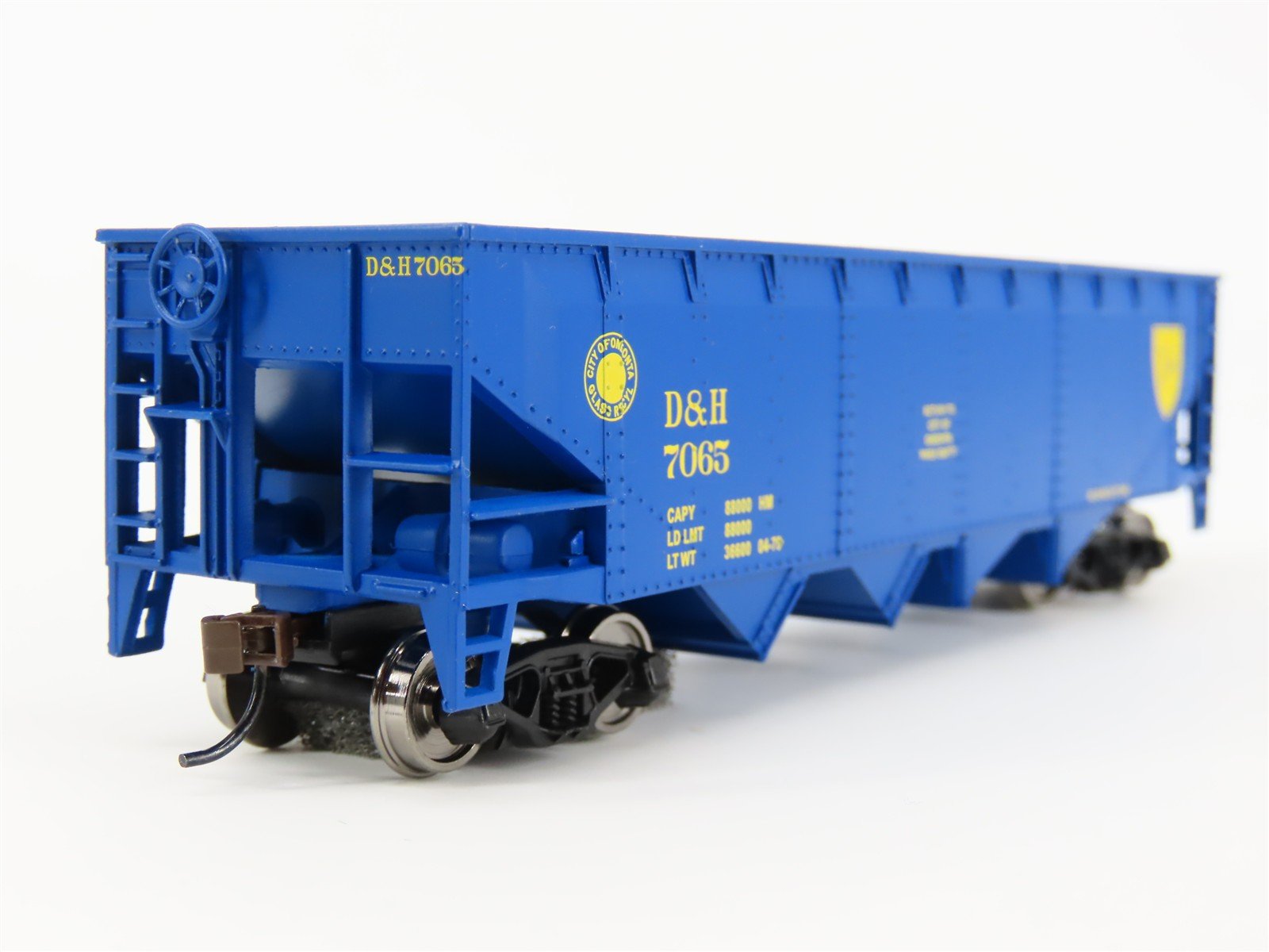HO Scale Walthers Trainline 931-1420 D&H Delaware & Hudson 4-Bay Hopper #7065