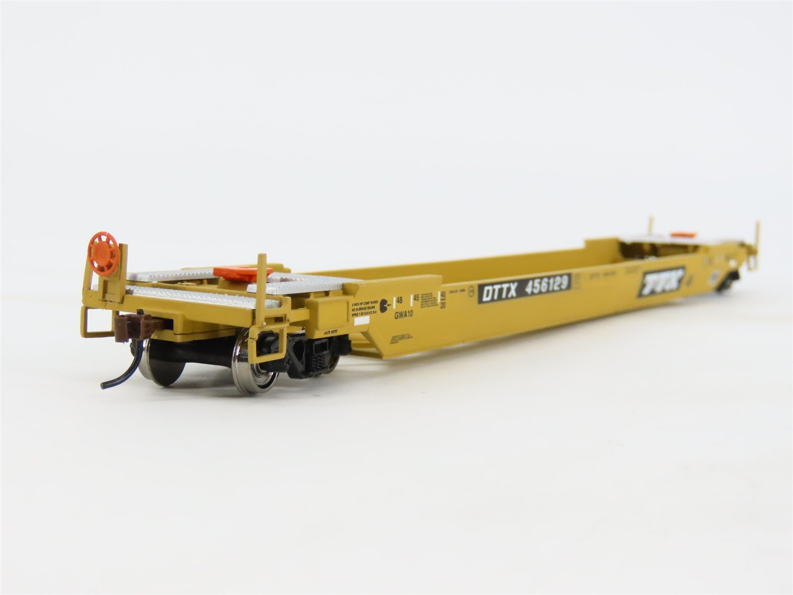 HO Scale Walthers Gold Line 932-4305 DTTX Trailer Train Husky Stack #456129