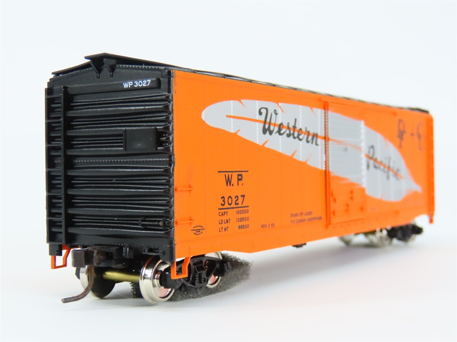 HO Scale Accurail Accuready 82070 WP Western Pacific Feather 50' Box Car #3027