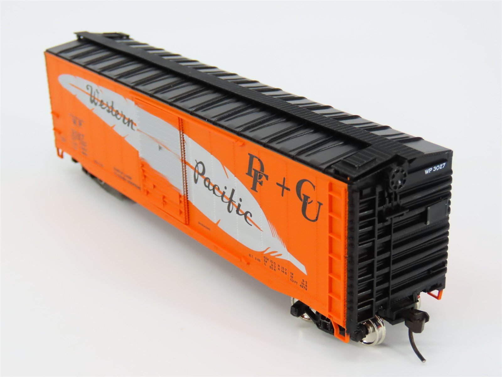 HO Scale Accurail Accuready 82070 WP Western Pacific Feather 50' Box Car #3027