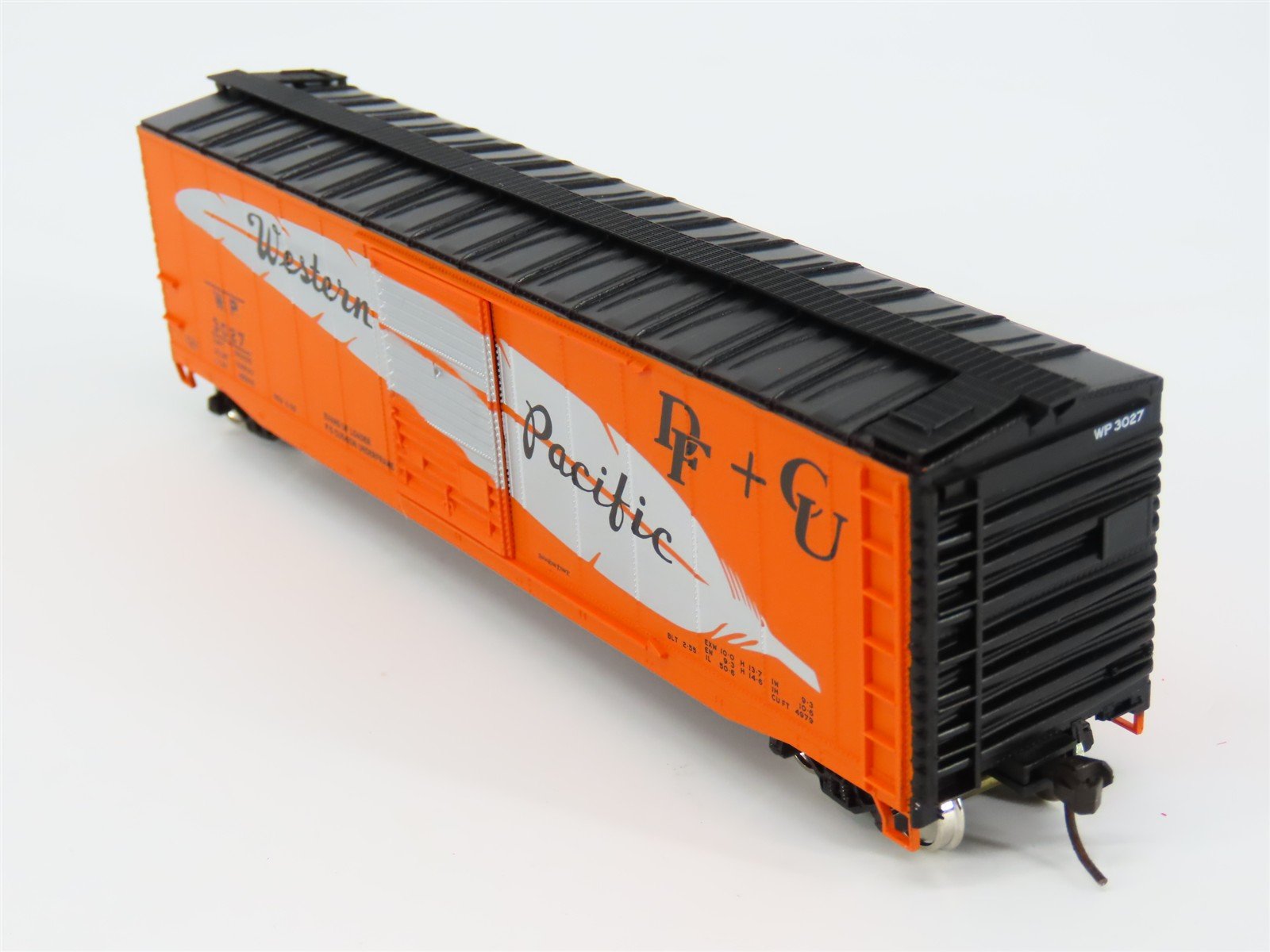 HO Scale Accurail Accuready 82070 WP Western Pacific Feather 50' Box Car #3027