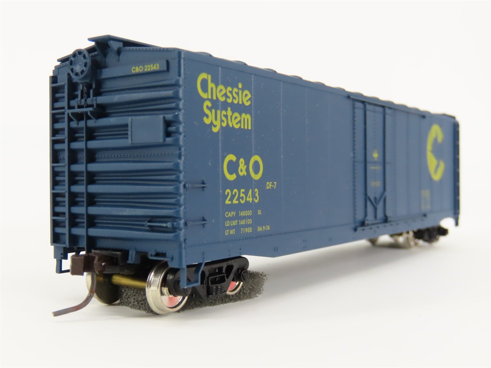 HO Scale Accurail Accuready 95121 C&O Chessie System 50' Box Car #22543